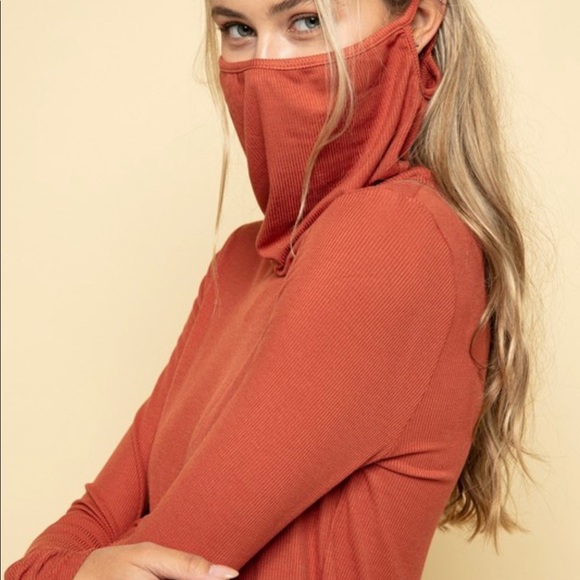 HOST PICK mask/cowl neck crop top - Picture 13 of 13